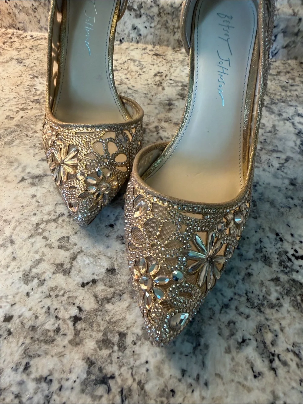 Betsey Johnson Gold Beaded Floral Pointed-Toe Pumps Wedding Gems 💎 Blue Bottom